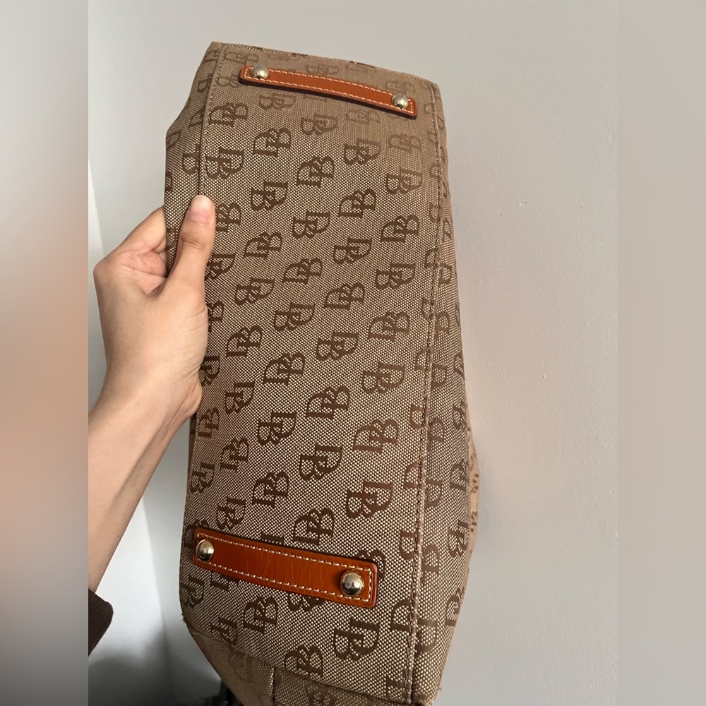 Dooney & Bourke tan brown signature canvas hobo bag - Picture 4 of 15